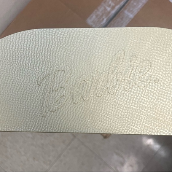 Vintage 2000 Celebration Barbie - Picture 3 of 5